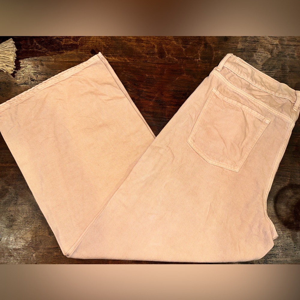 Size 14 peach wide leg jeans. Mid rise. Never worn.